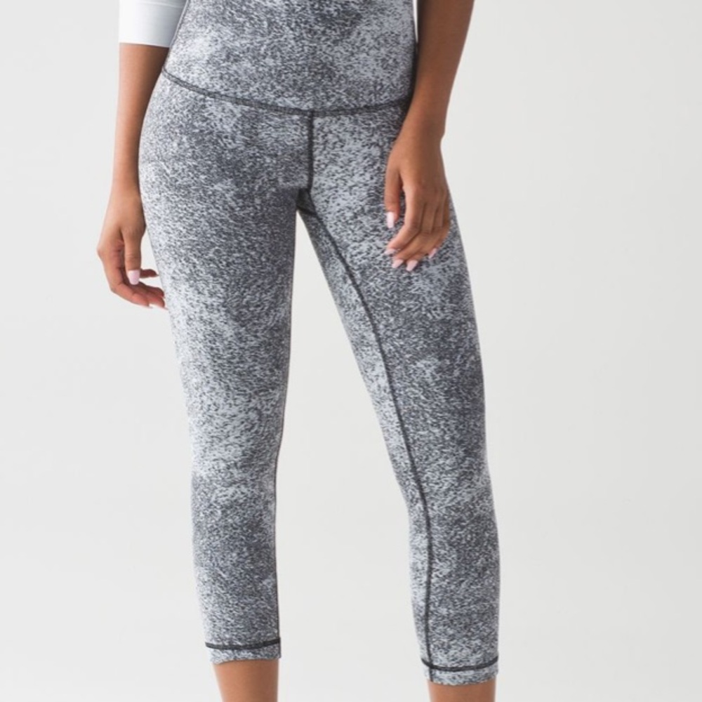 Lululemon Wunder Under Crop (Hi-Rise) In Luon Spray Jacquard White Black
